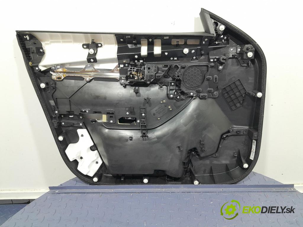 Mazda 3 2021 Tapacír: dveře před Práva: 