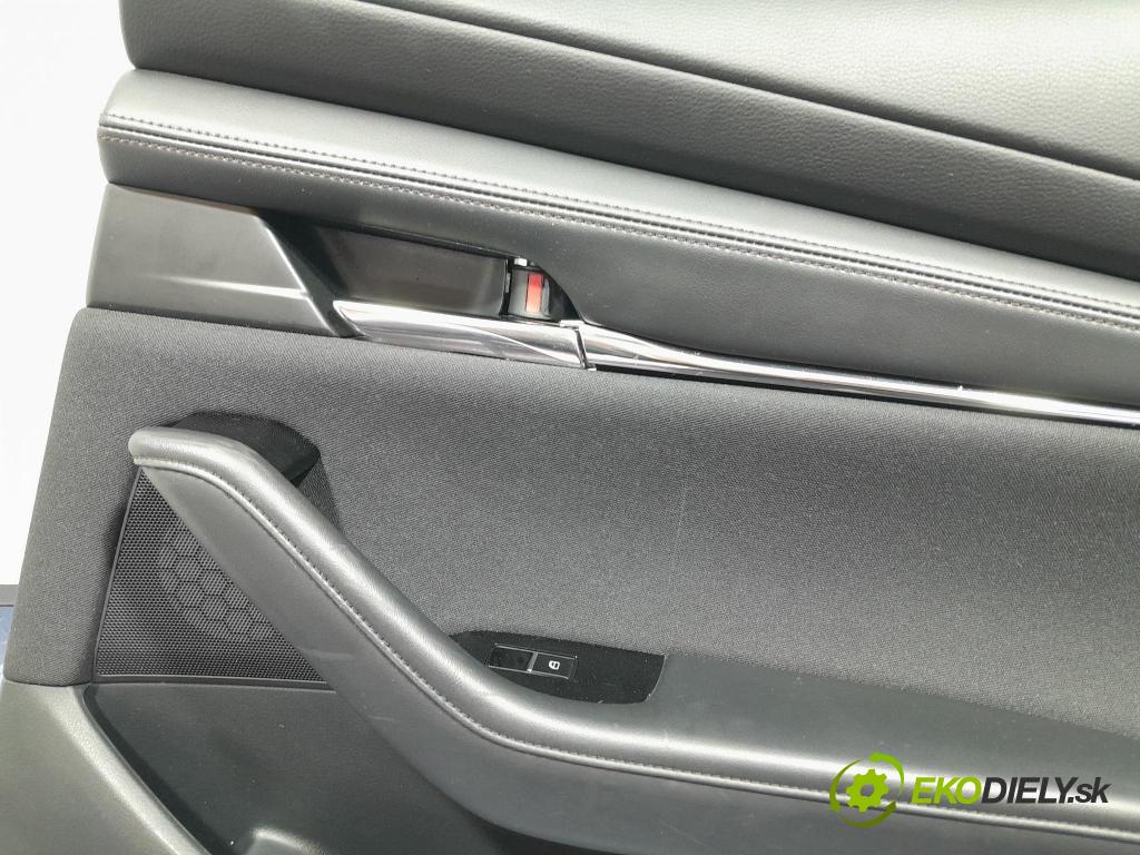 Mazda 3 2021 Tapacír: dveře Zad: Práva: