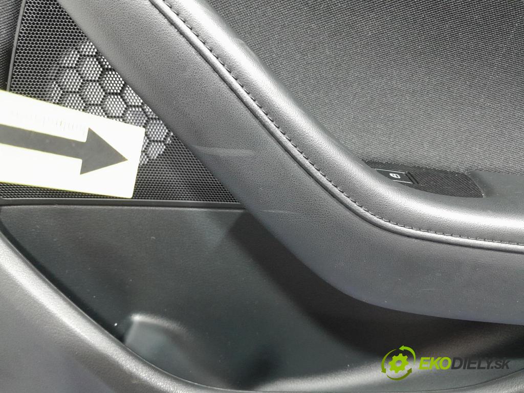 Mazda 3 2021 Tapacír: dveře Zad: Práva: