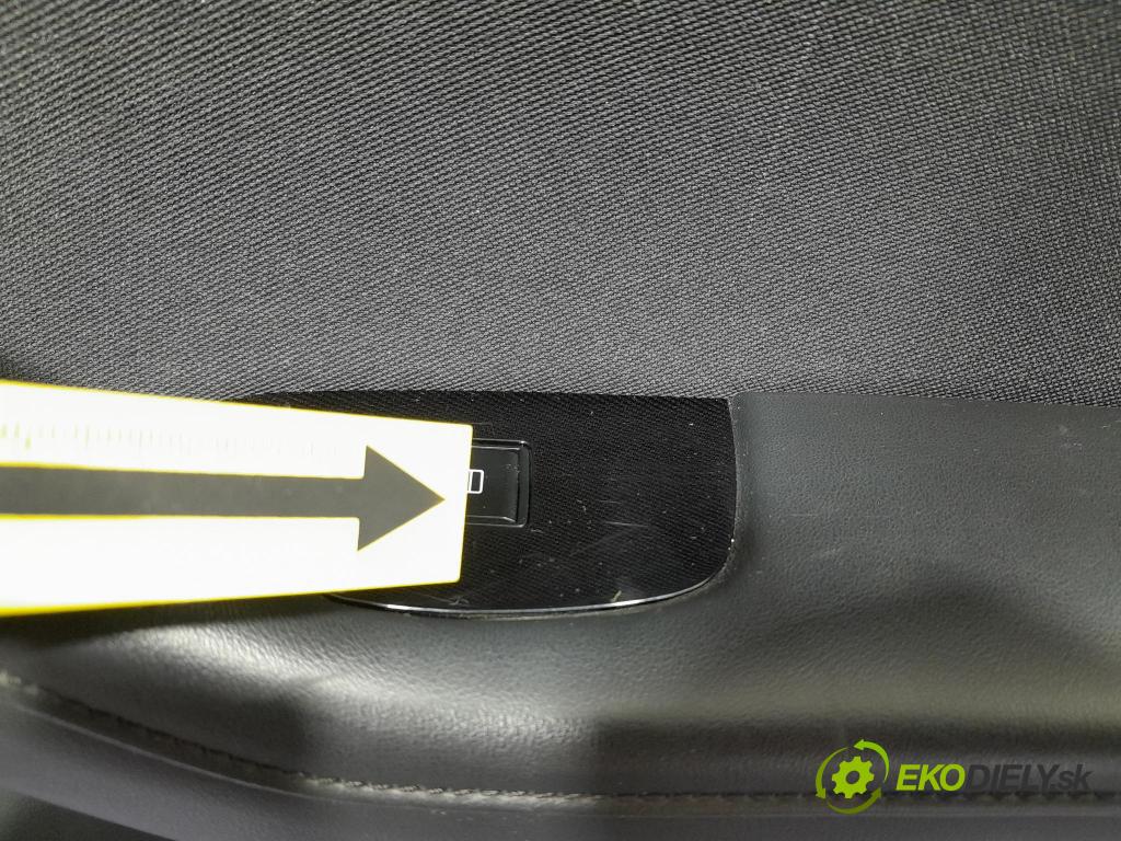 Mazda 3 2021 Tapacír: dveře Zad: Práva: