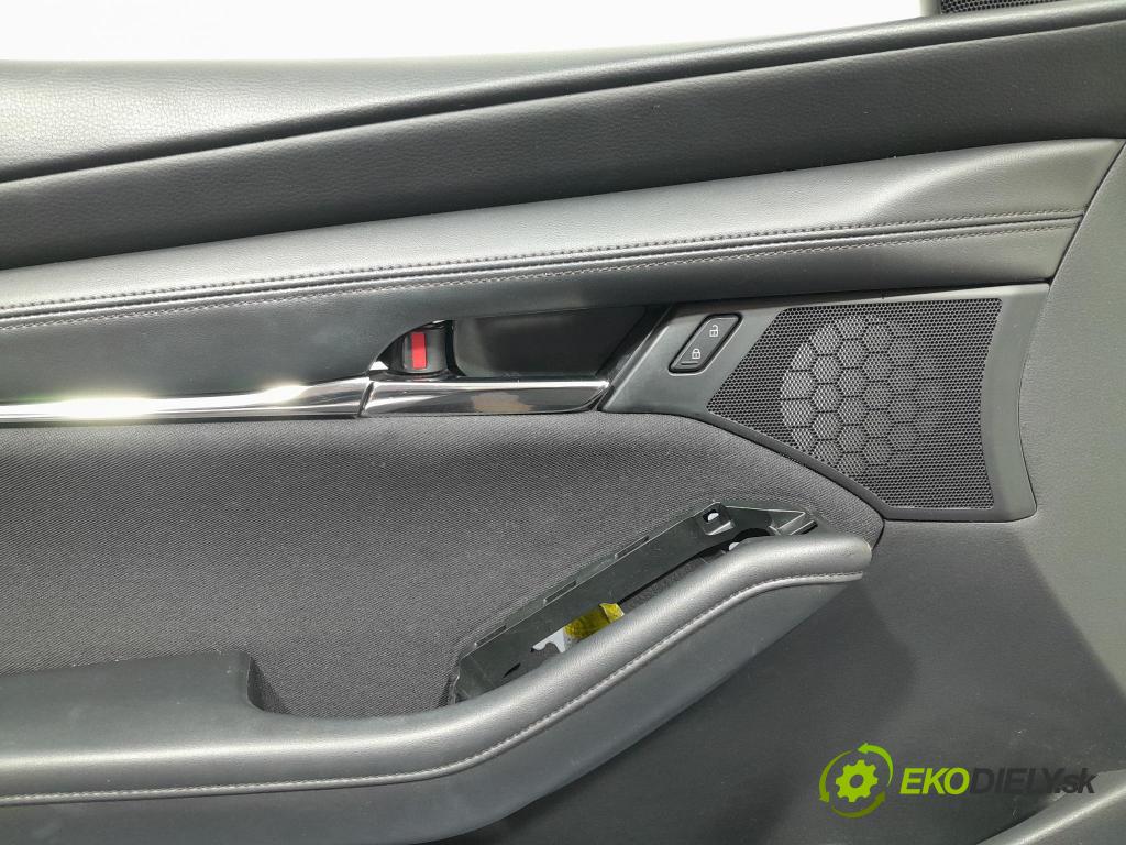 Mazda 3 2021 Tapacír: dveře před levá