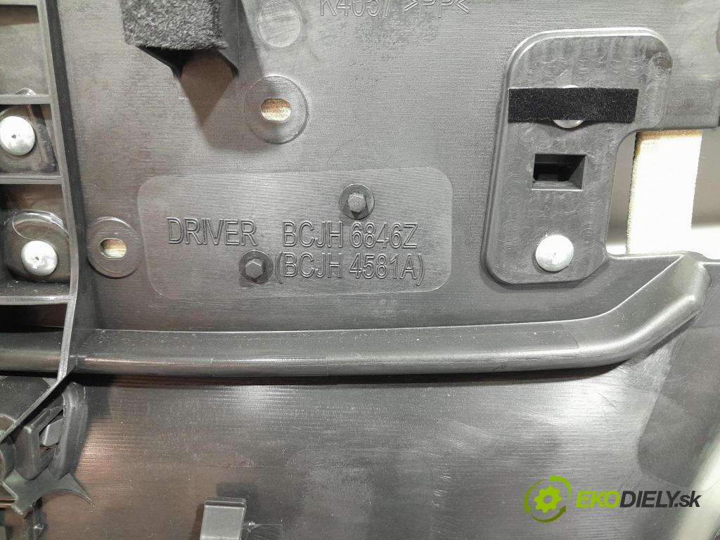 Mazda 3 2021 Tapacír: dveře před levá