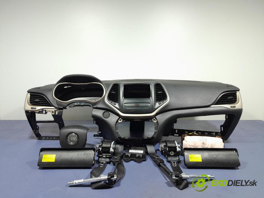 Jeep Cherokee 2016 kokpit,přistrojova deska