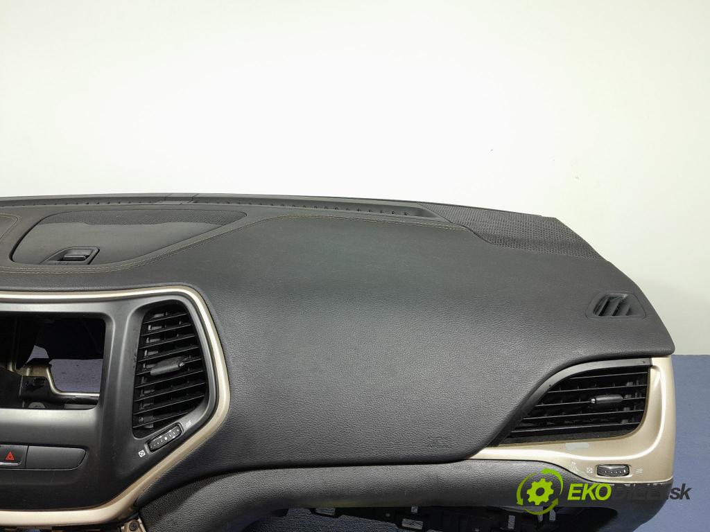 Jeep Cherokee 2016 kokpit,přistrojova deska