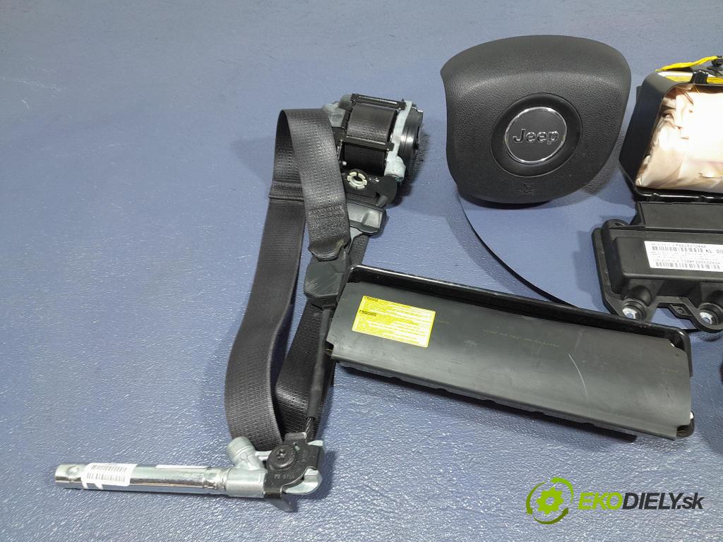 Jeep Cherokee 2016 kokpit,přistrojova deska