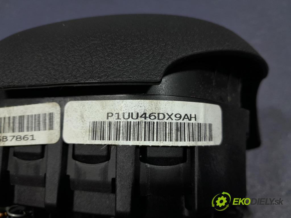 Jeep Cherokee 2016 kokpit,přistrojova deska