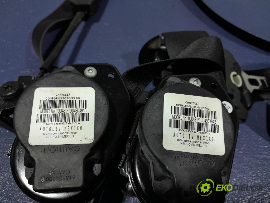 Jeep Cherokee 2016 kokpit,přistrojova deska 