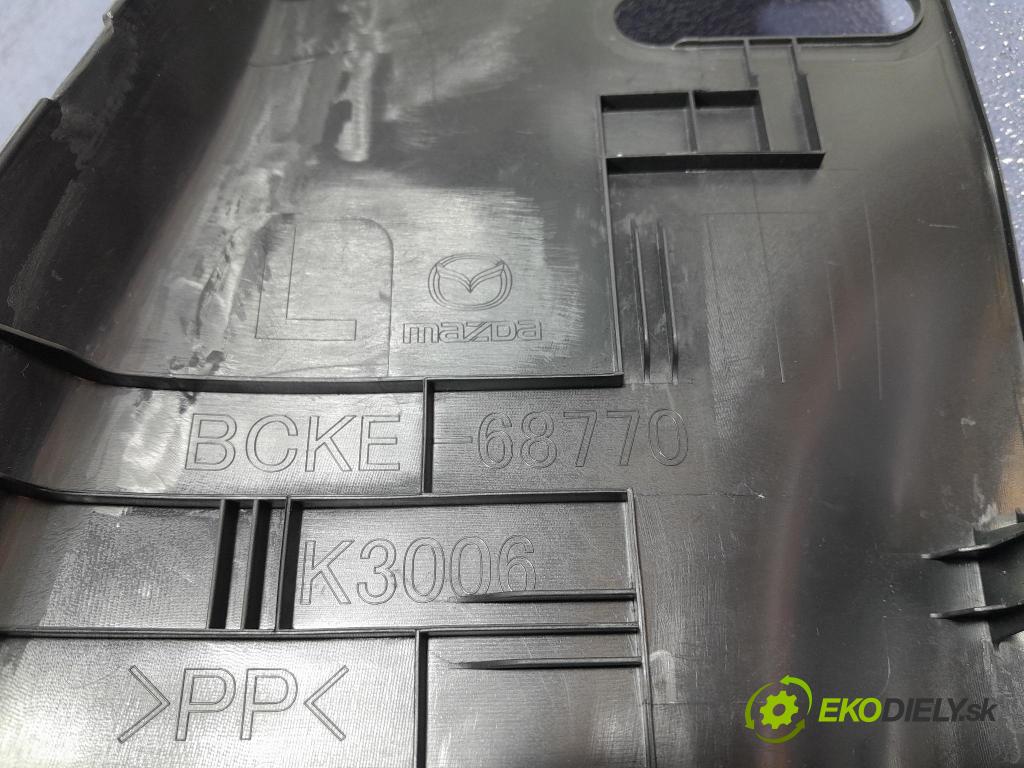 Mazda 3 2021 kryt Plast: Interiéry: BCKE-68770