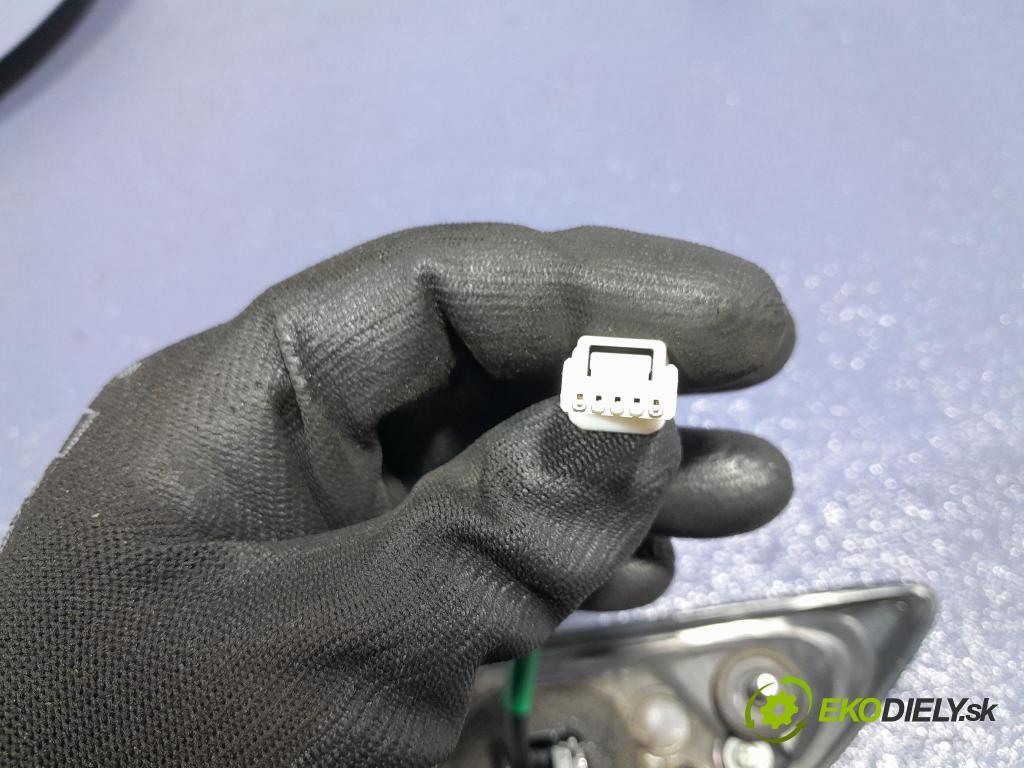 Mazda 3 2021 světlo Zad: Práva: Uvnitř BCKC-513F0