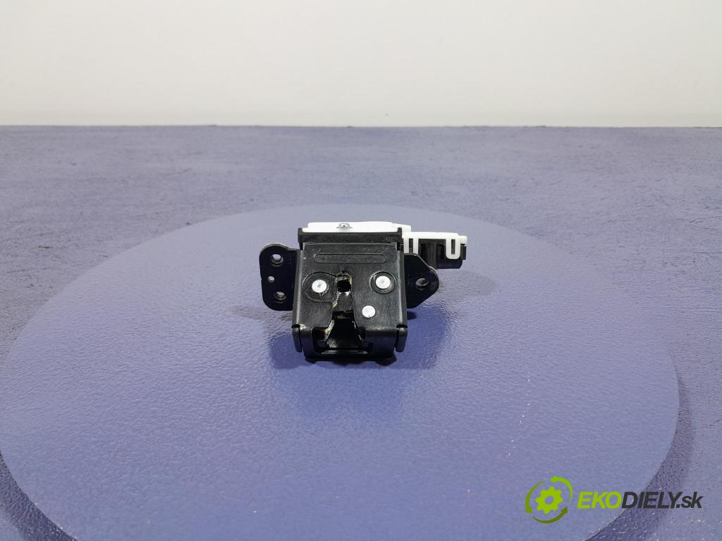 Mazda 3 2021 zámek Klapky: kufr A8630