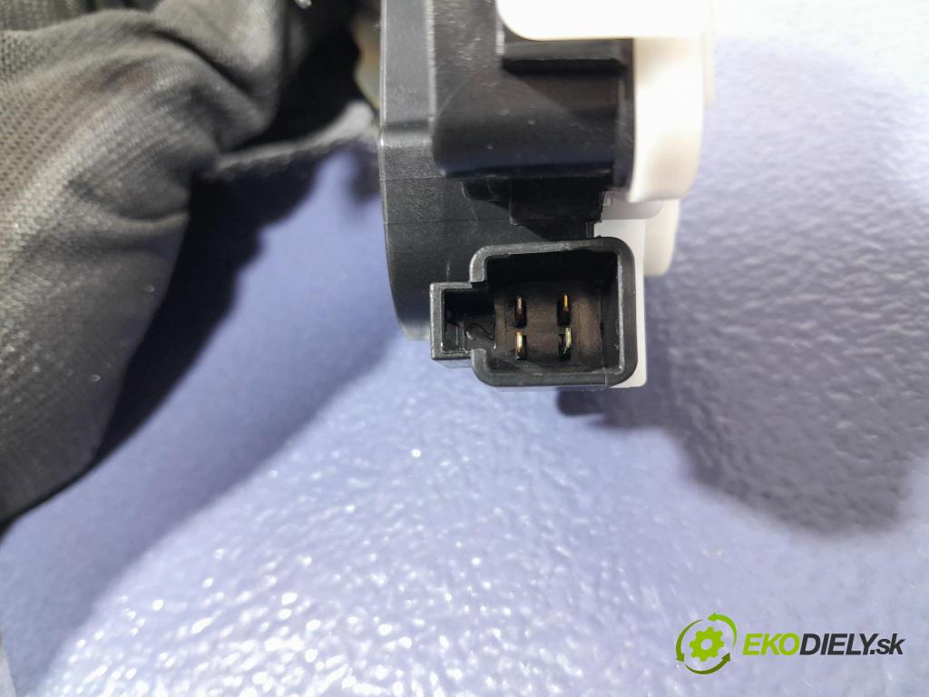 Mazda 3 2021 zámek Klapky: kufr A8630