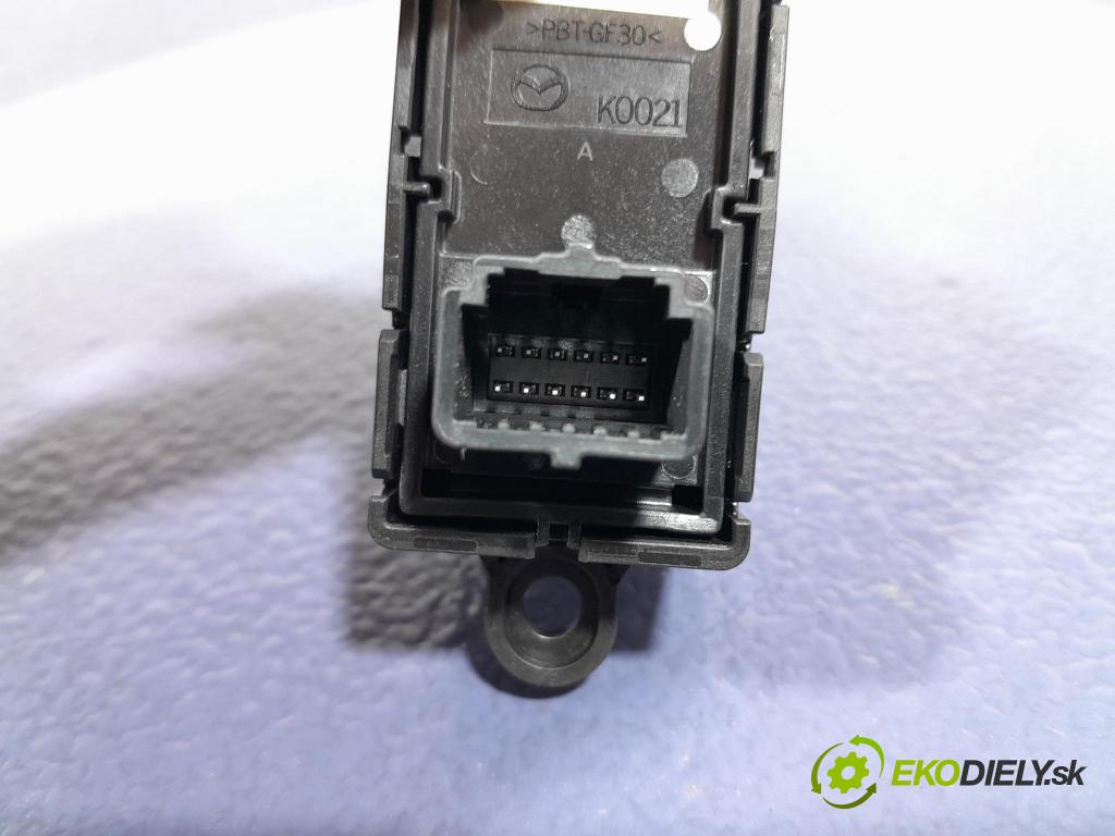 Mazda 3 2021 Přepínač Brzda: Manuál BDGF-66EP0A