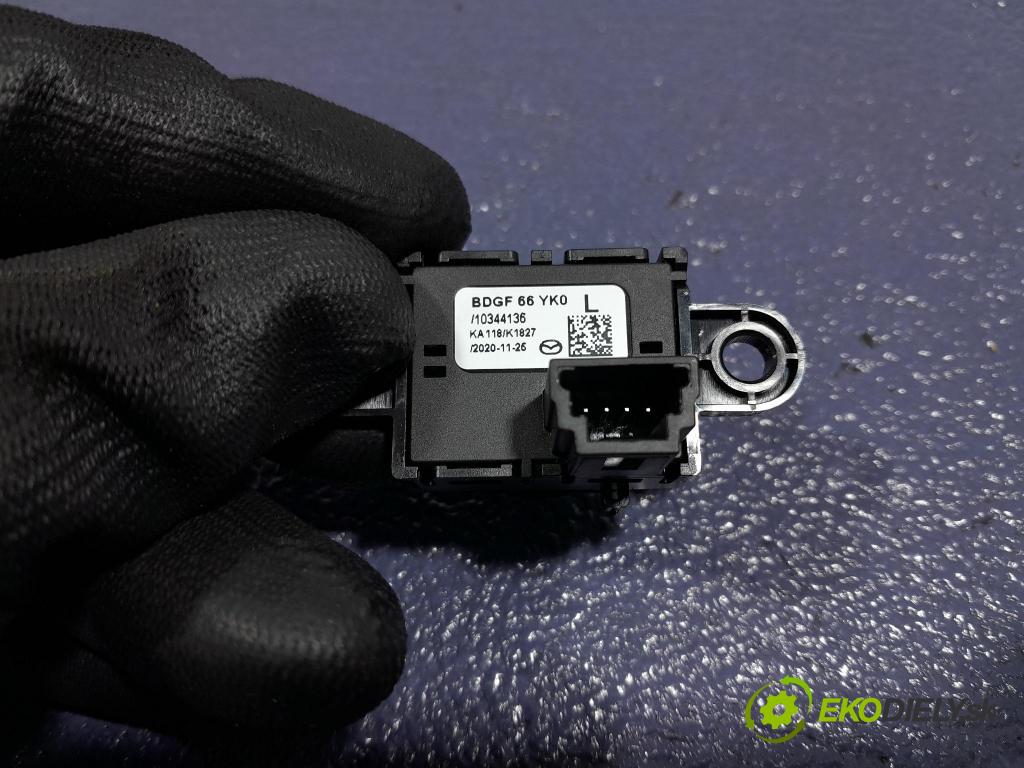 Mazda 3 2021 prepínač BDGF-66YK0