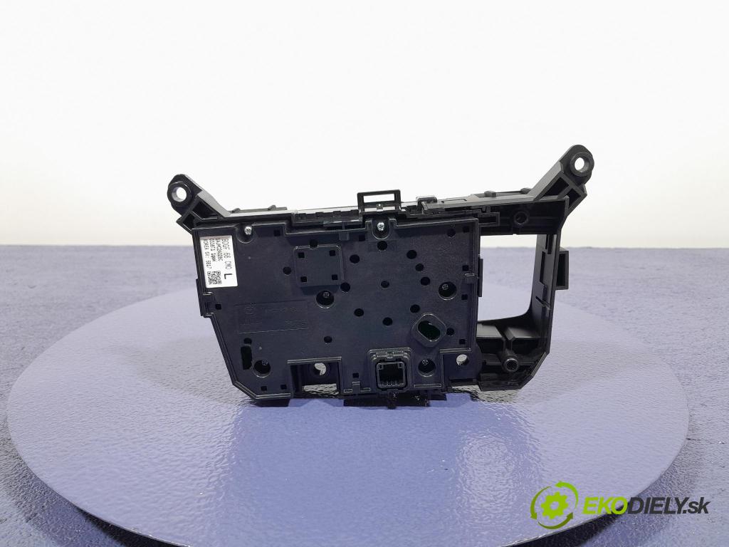Mazda 3 2021 prepínač Rádio: Navigacia: BDGF 66 CM0