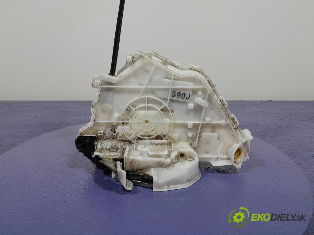 Mazda 3 2021 zámok dvere Predné Vľavo: