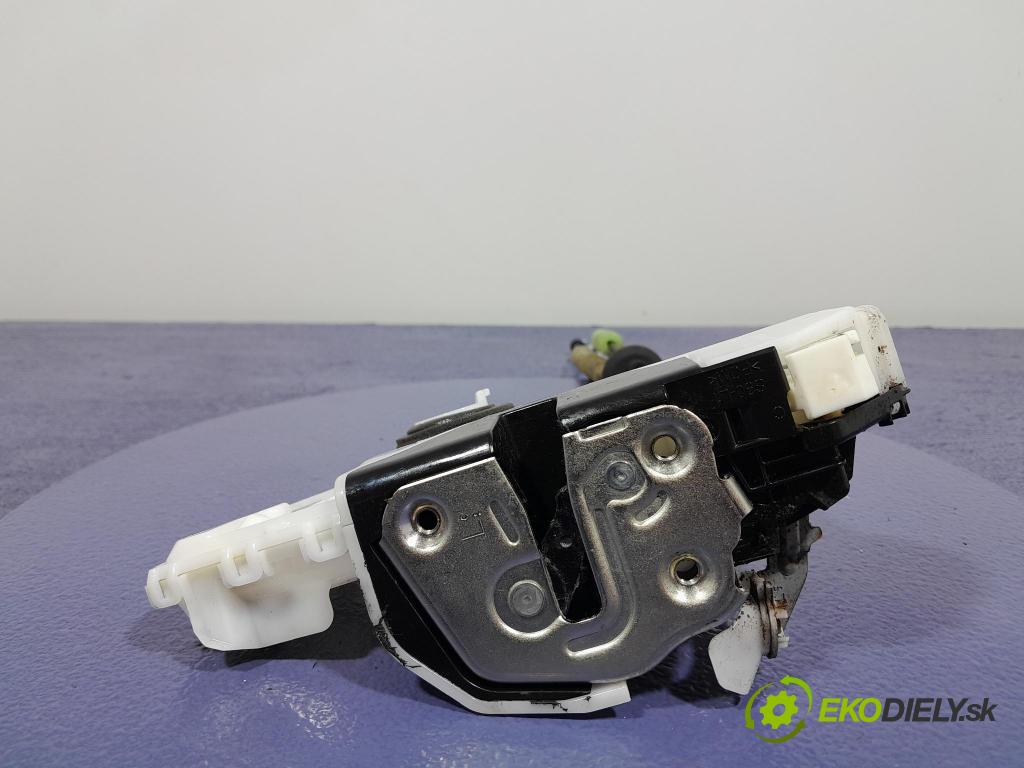 Mazda 3 2021 zámok dvere Predné Vľavo: