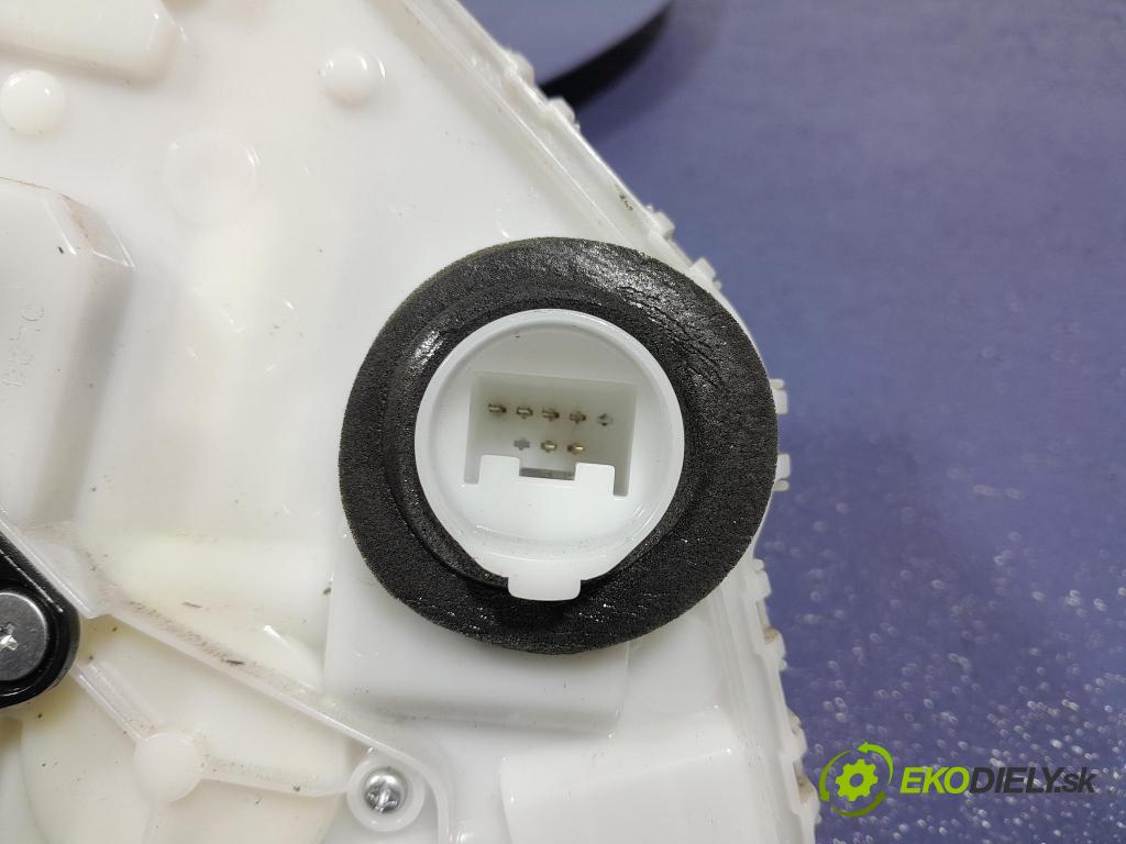 Mazda 3 2021 zámok dvere Predné Vľavo: