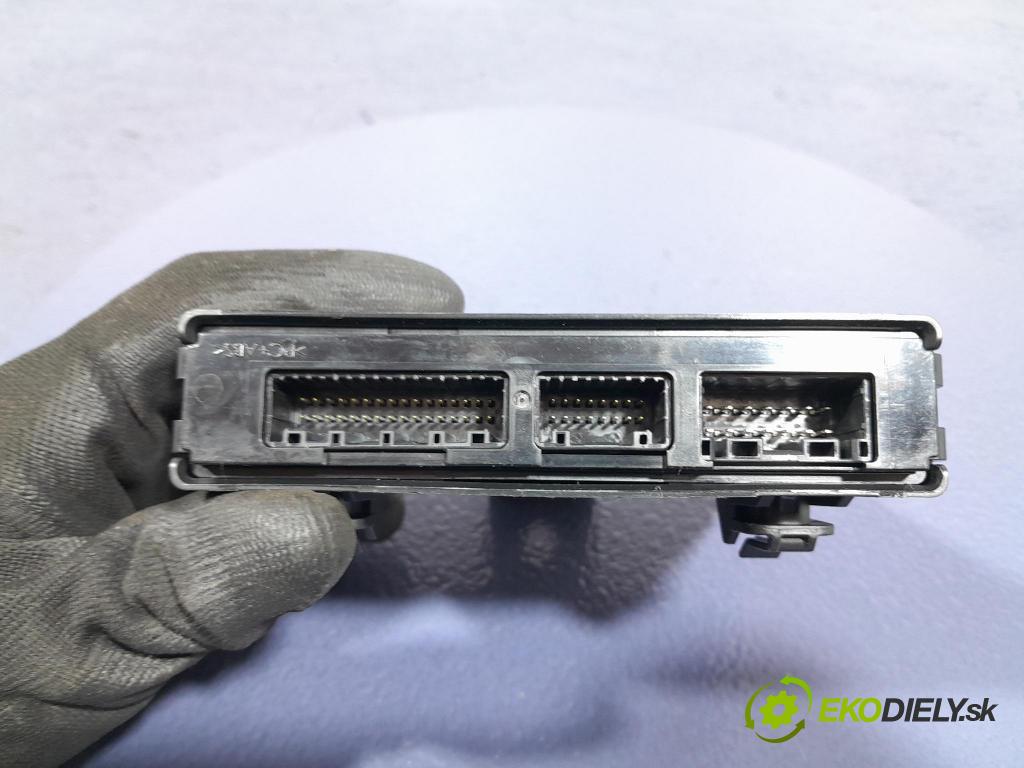 Mazda 3 2021 řídící jednotka BCKA 675LO F