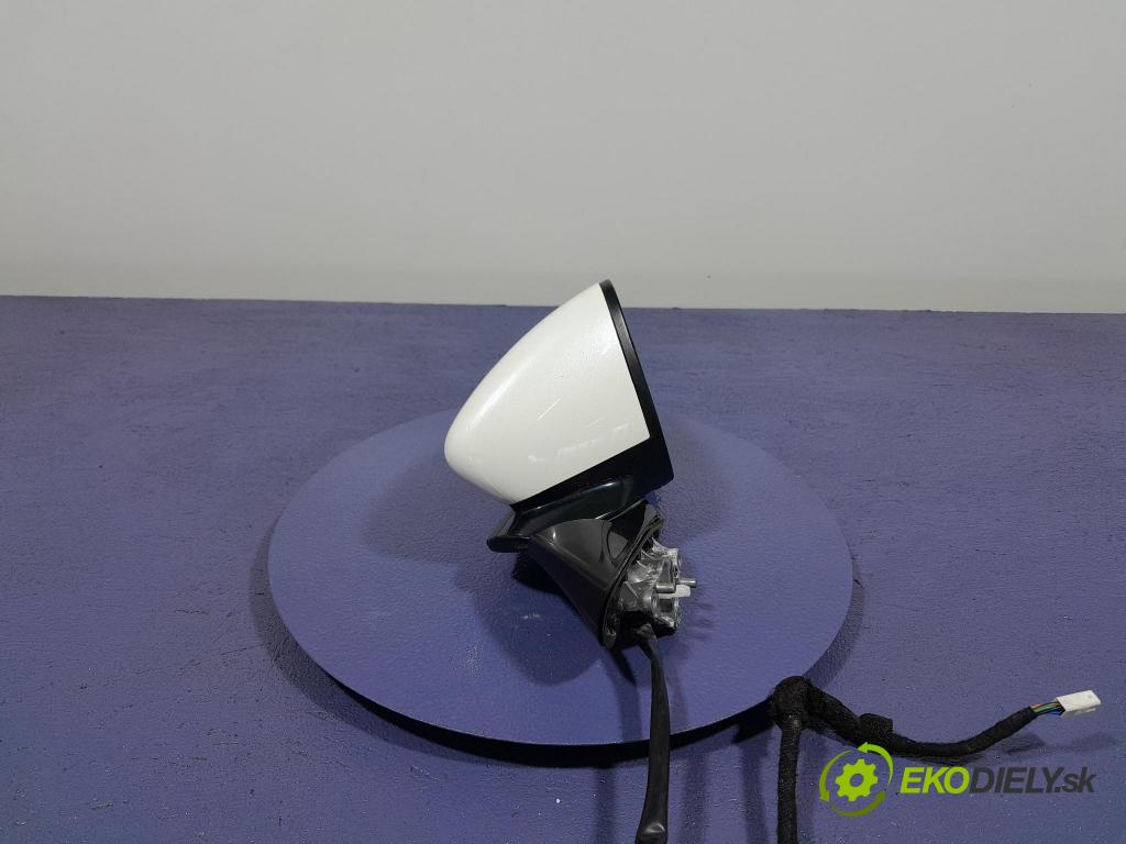 Mazda 3 2021 zpětné zrcátko prave 045562