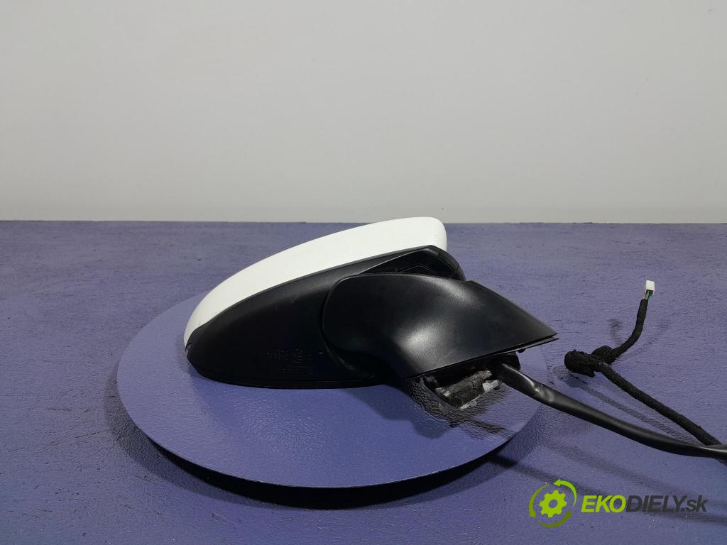 Mazda 3 2021 zpětné zrcátko prave 045562