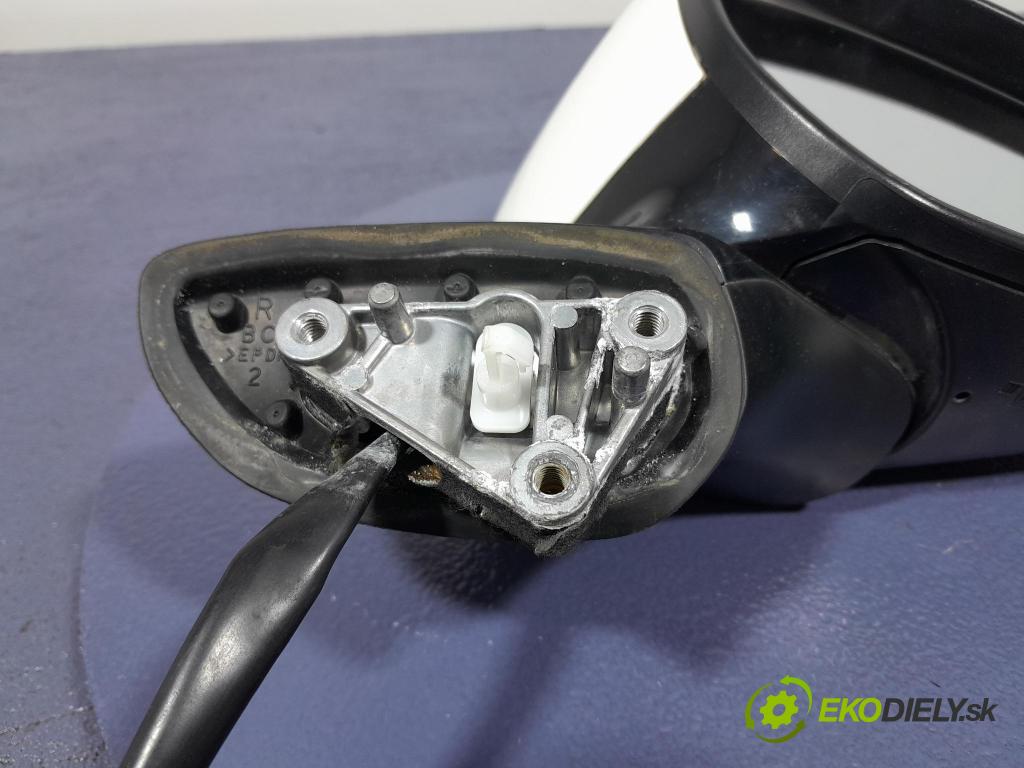 Mazda 3 2021 zpětné zrcátko prave 045562