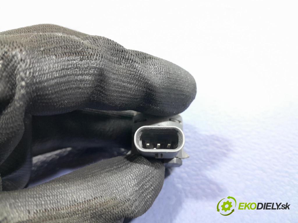 Mazda 3 2021 snímač / řídící jednotka PDC B0J8 67UC1