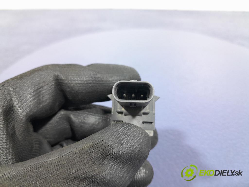 Mazda 3 2021 snímač / řídící jednotka PDC B0J8 67UC1