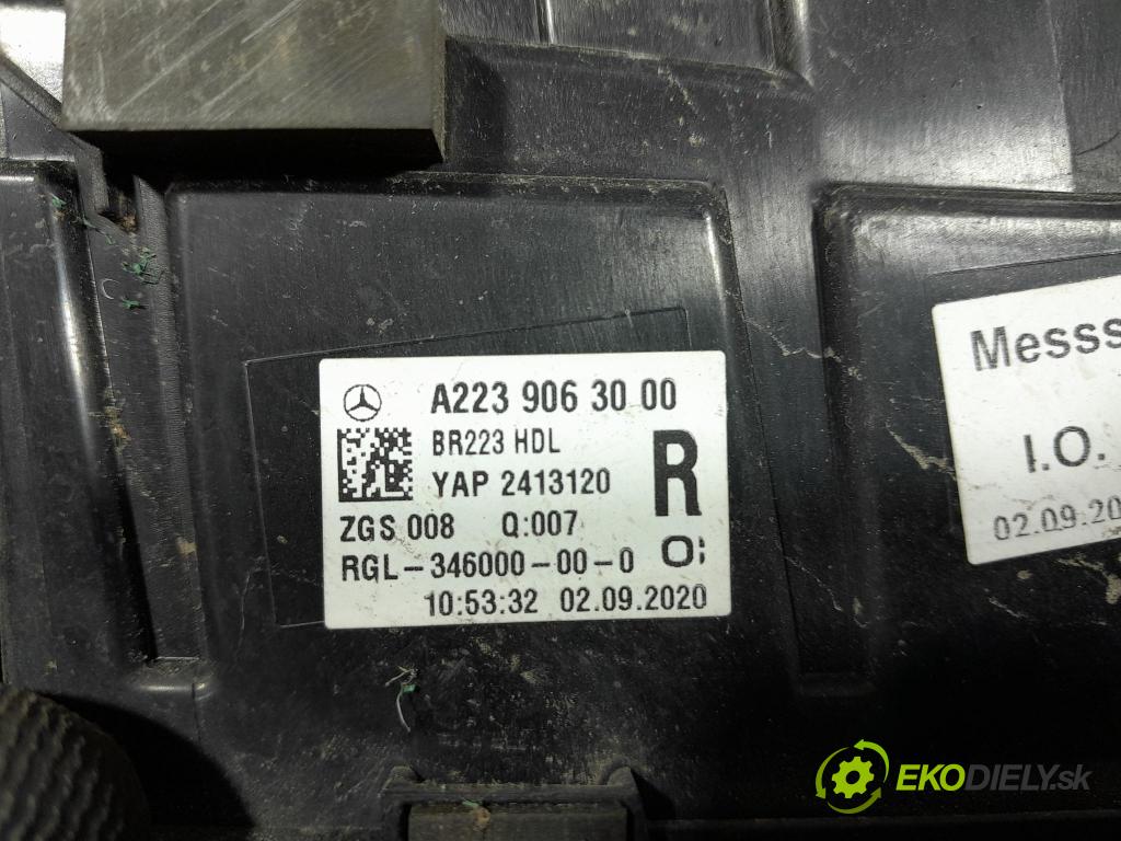 Mercedes S-klasa 2021 svetlo / reflektor zad Prava: Vnútri: A2239063000