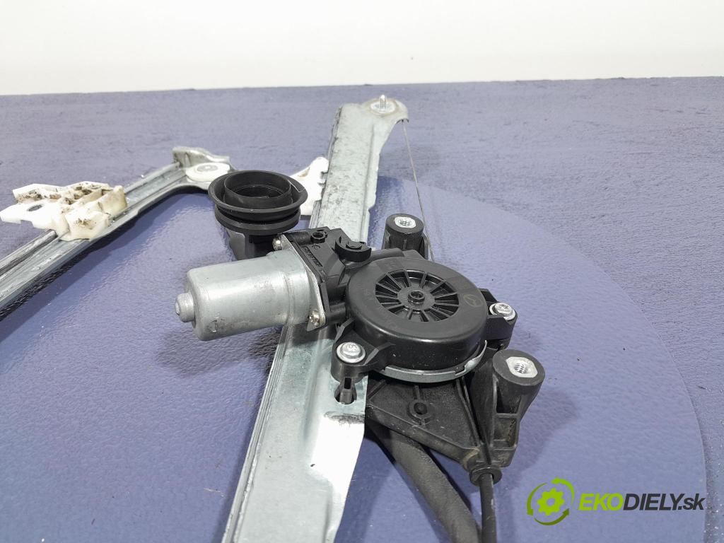 Mazda 3 2021 mechanismus stahování Sklenka: před Levý: CR01526F