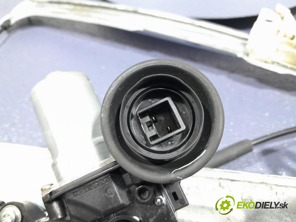 Mazda 3 2021 mechanismus stahování Sklenka: před Levý: CR01526F