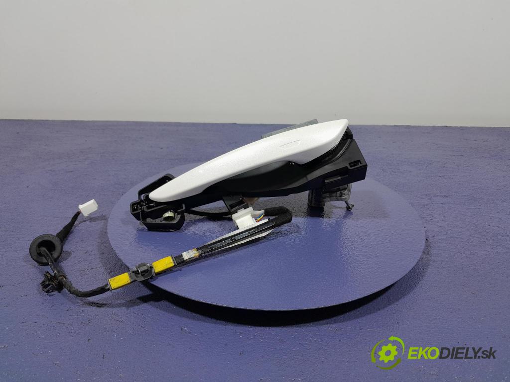 Mazda 3 2021 rukoväť Predné ľavá