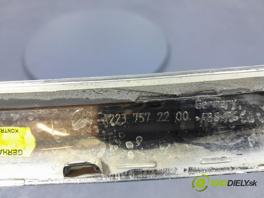 Mercedes S-klasa 2021 lišta kufra: A2237572200