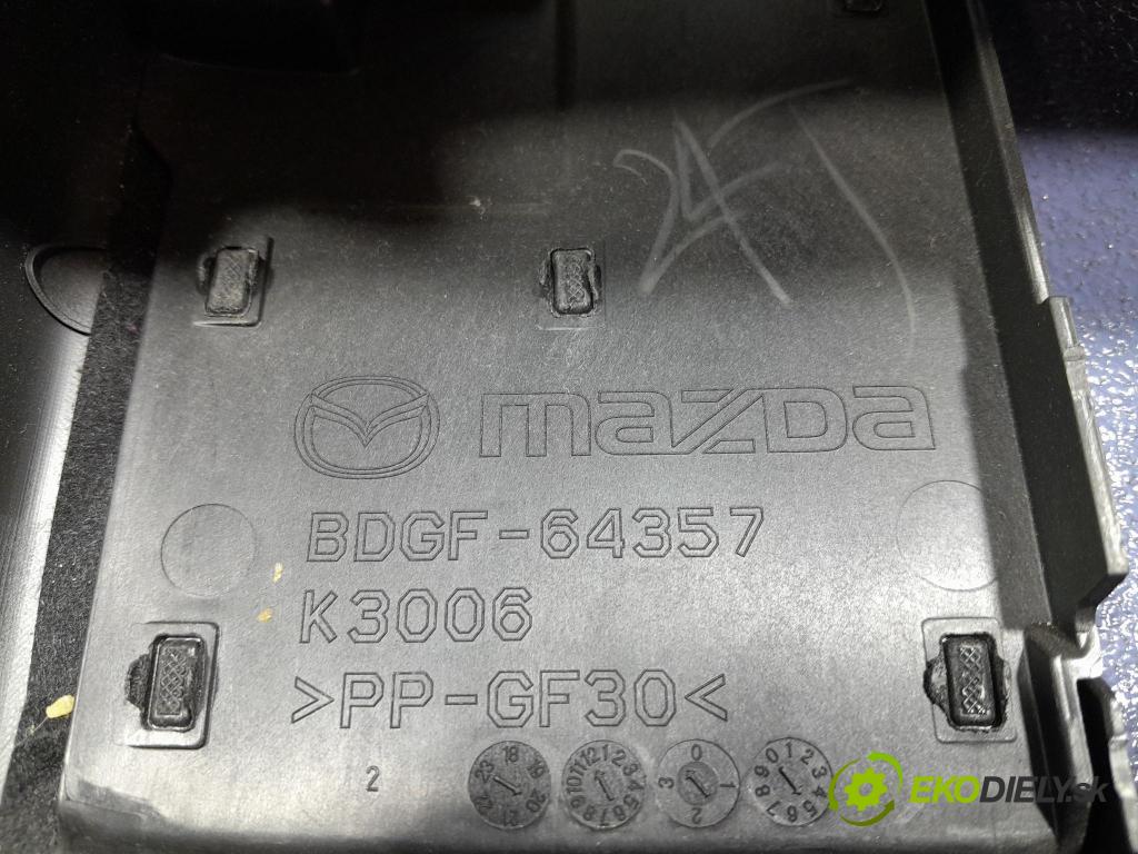Mazda 3 2021 kryt Plast: Interiéry: BDGF-64357