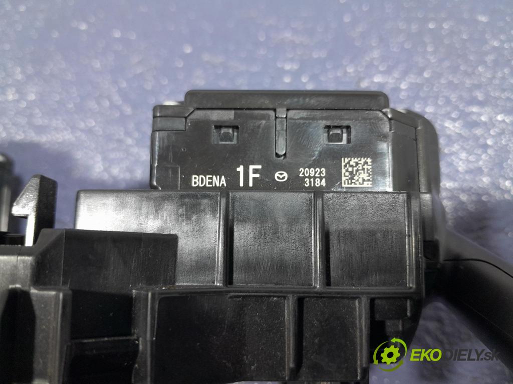 Mazda 3 2021 Přepínač Komplex: BDENA 1F