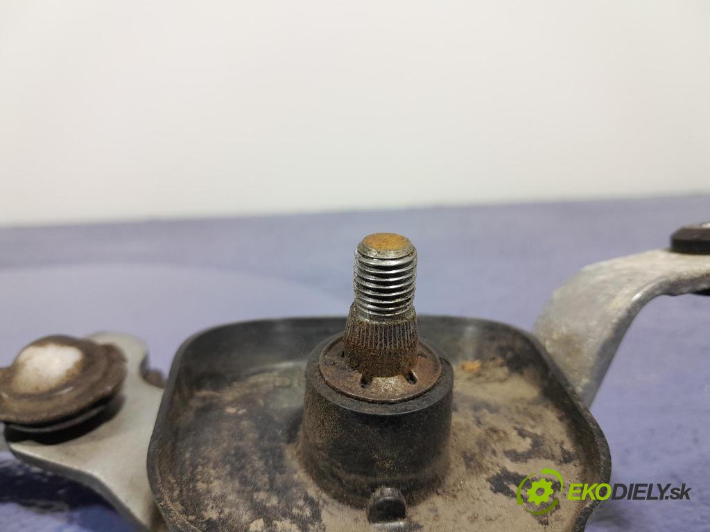 Mazda 3 2021 mechanizmus motor: Stierače: Predné