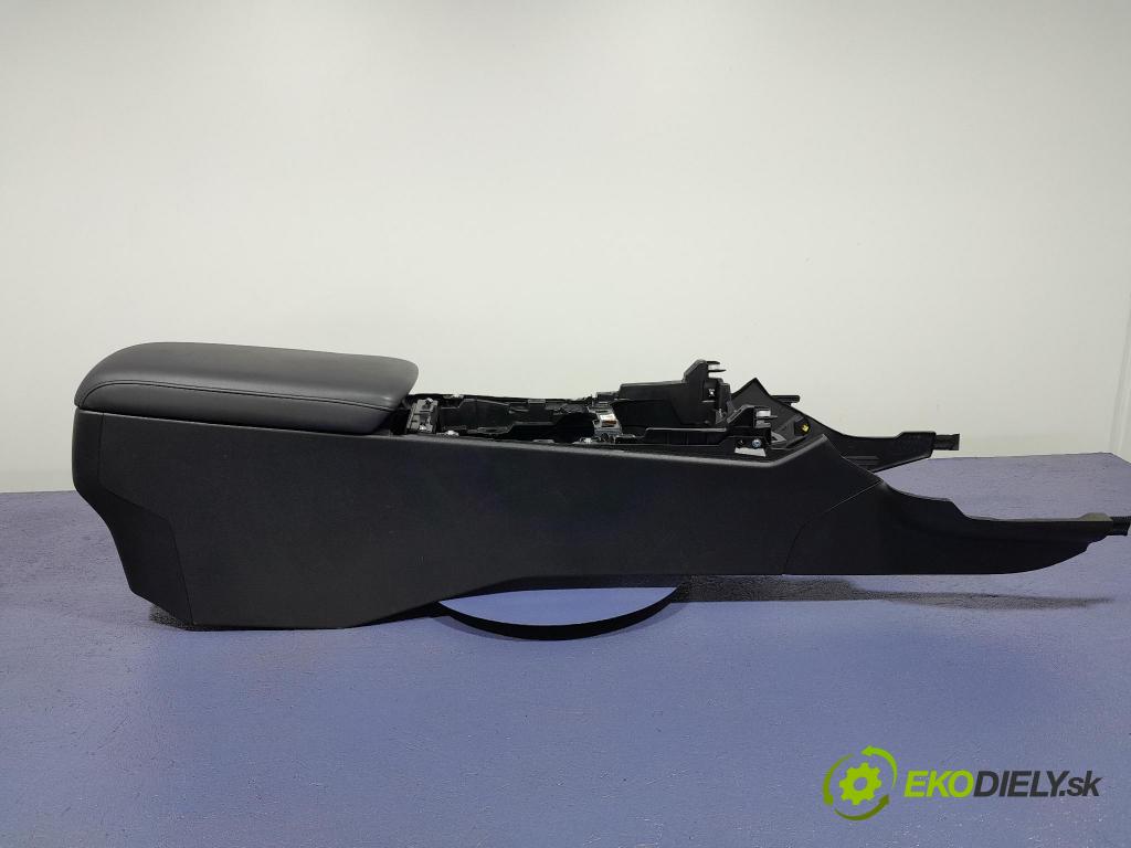 Mazda 3 2021 loketní opěrka BDGF 64441