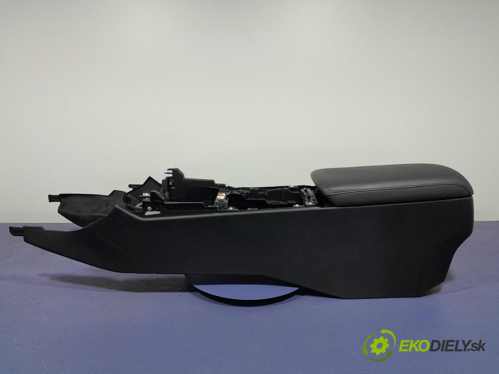 Mazda 3 2021 loketní opěrka BDGF 64441