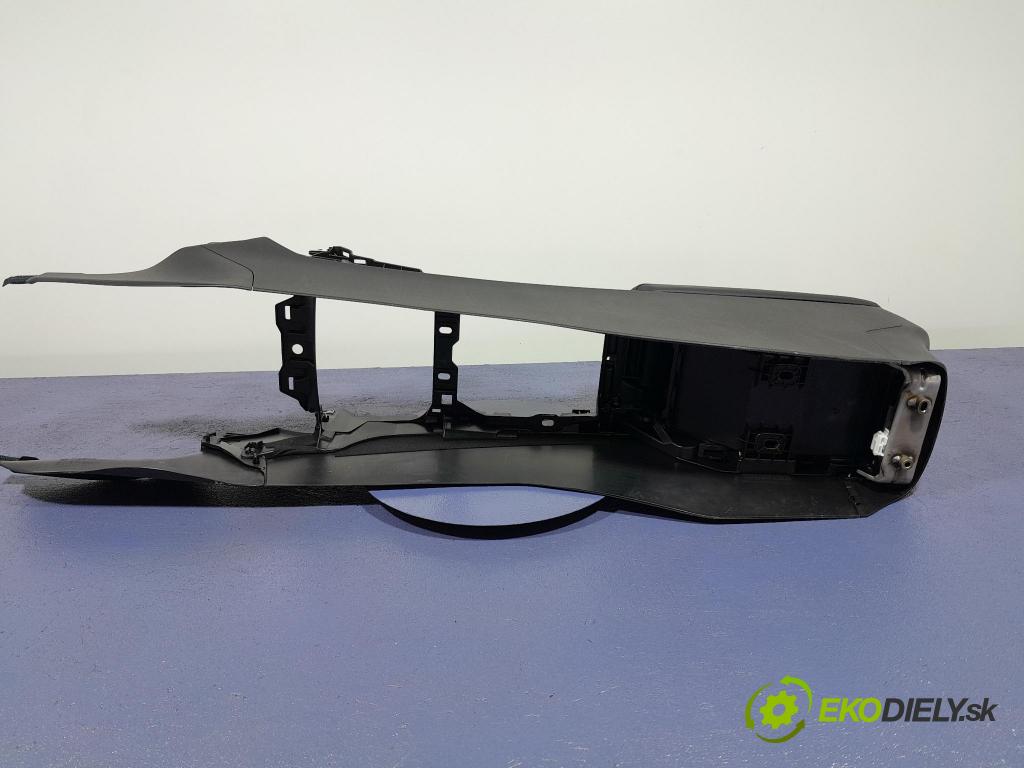 Mazda 3 2021 loketní opěrka BDGF 64441