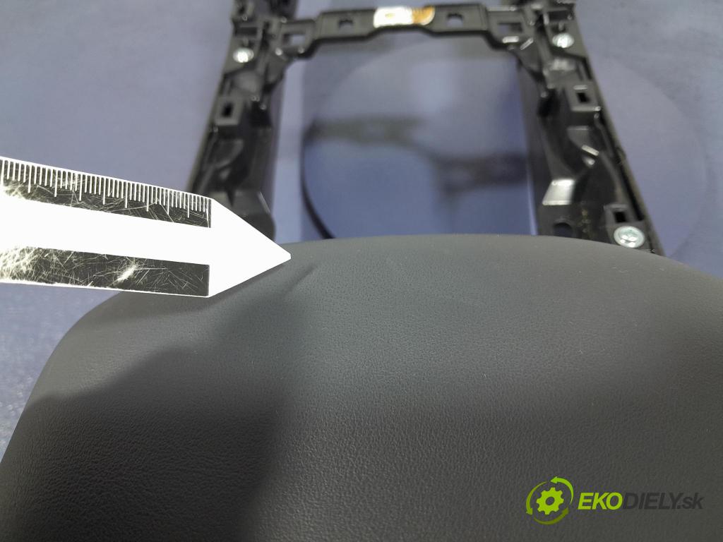 Mazda 3 2021 loketní opěrka BDGF 64441