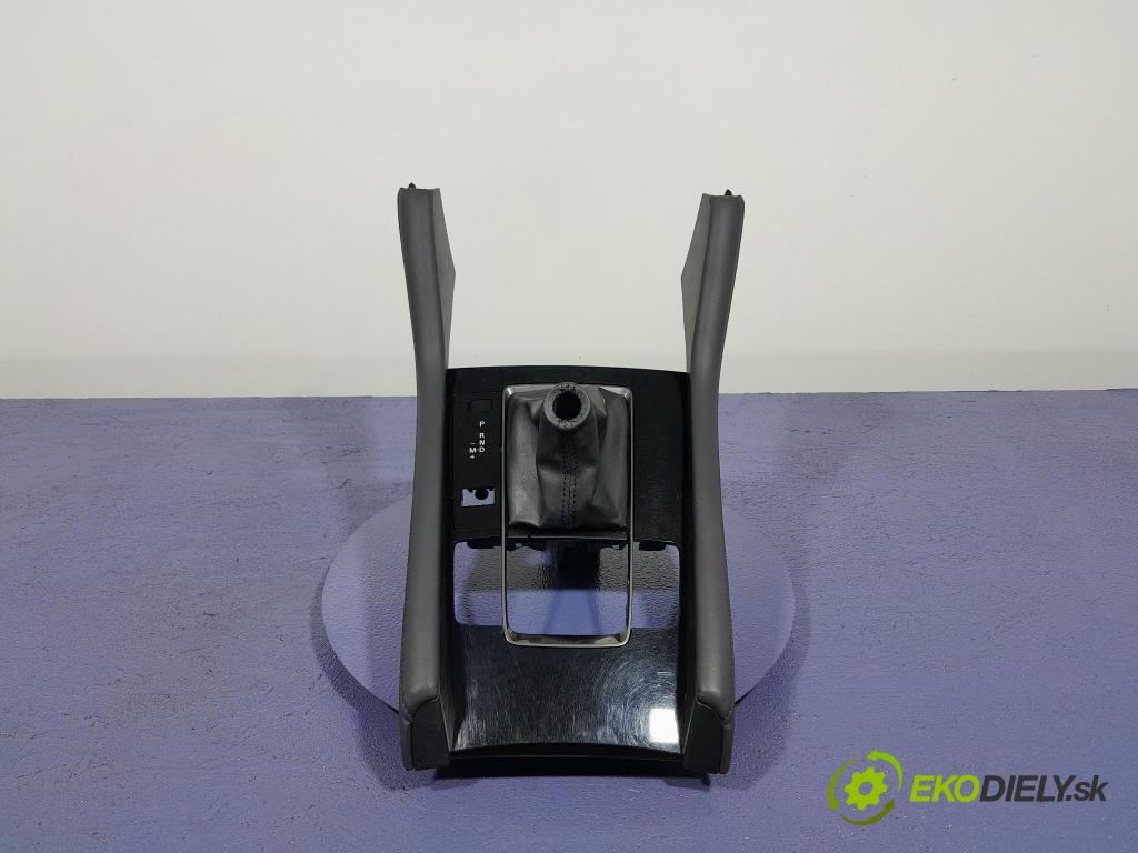 Mazda 3 2021 kryt Plast: Interiéry: BDGJ-64341