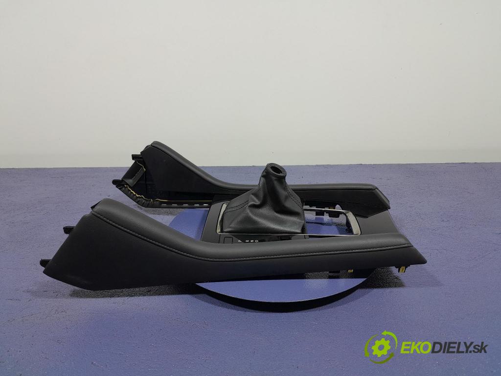 Mazda 3 2021 kryt Plast: Interiéry: BDGJ-64341