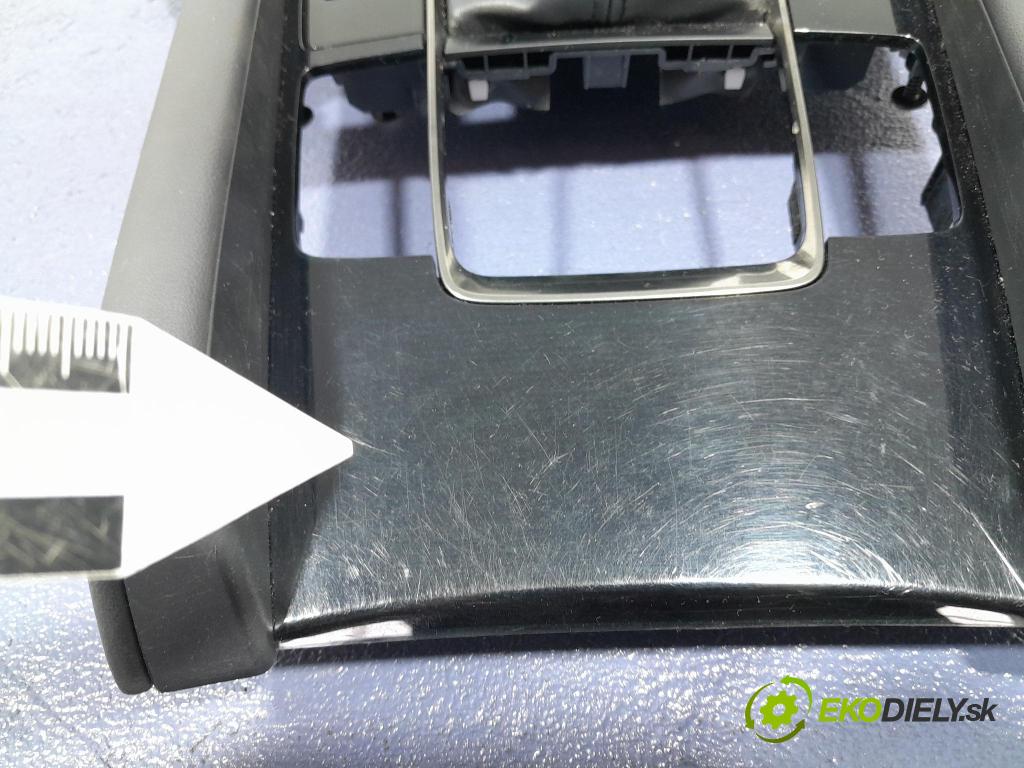 Mazda 3 2021 kryt Plast: Interiéry: BDGJ-64341