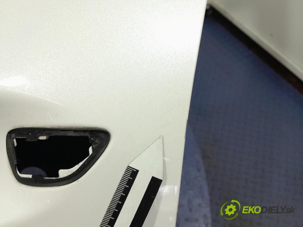 Mazda 3 2021 dvere Predné Vľavo: