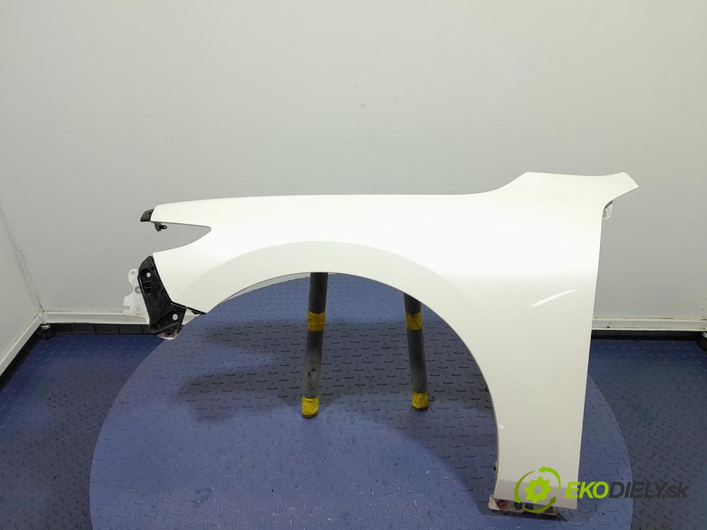 Mazda 3 2021 blatnik před Levý: