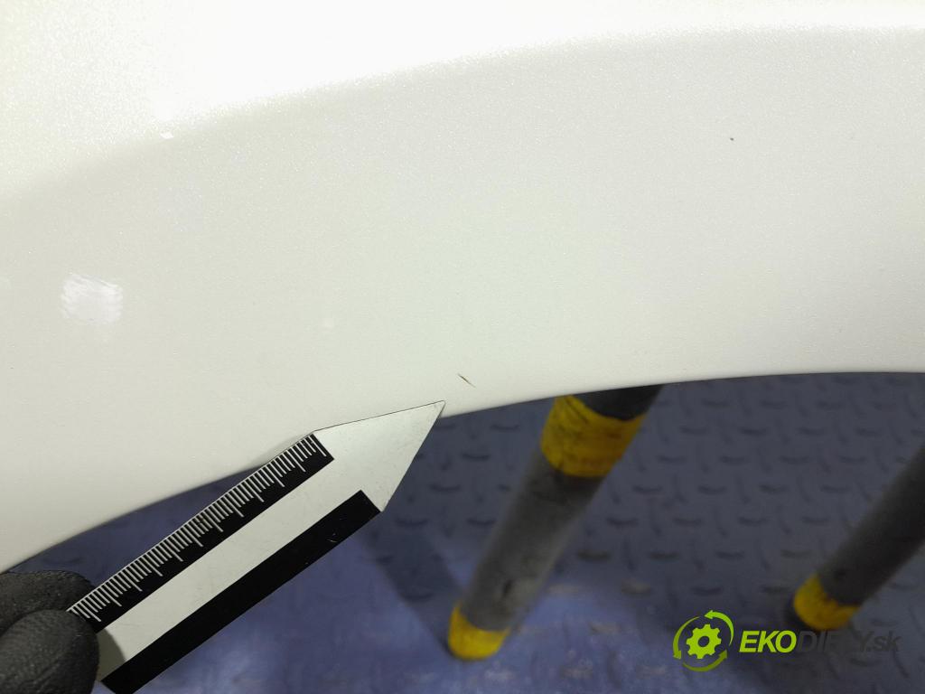 Mazda 3 2021 blatnik před Levý: