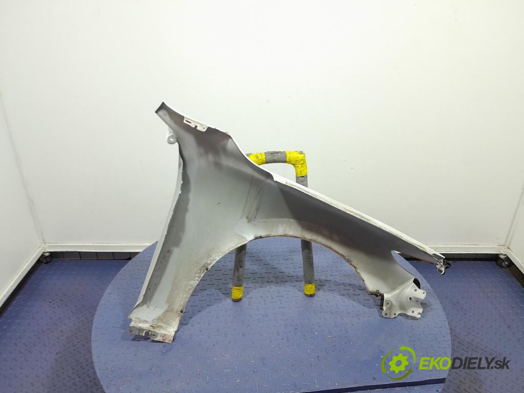 Mazda 3 2021 blatnik před Levý: