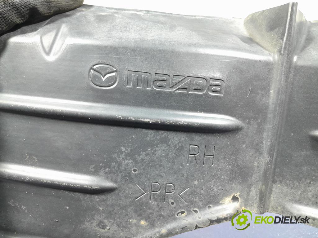 Mazda 3 2021 Blatník: Plastové: Predné 