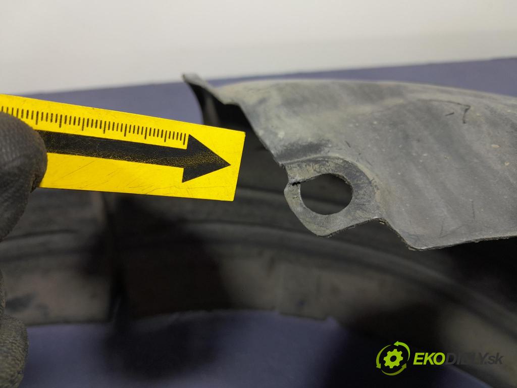 Mazda 3 2021 Blatník: Plastové: Predné