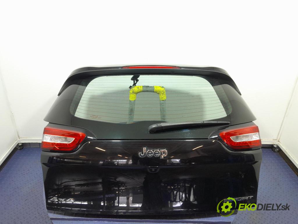 Jeep Cherokee 2016 zadní dveře kufra: kufr