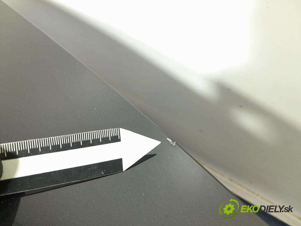 Jeep Cherokee 2016 zadní dveře kufra: kufr